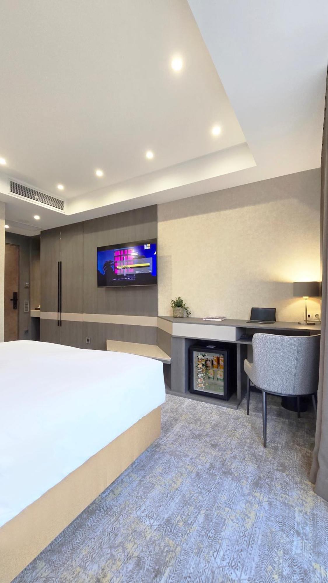 Griffin Hotel Тбилиси Экстерьер фото