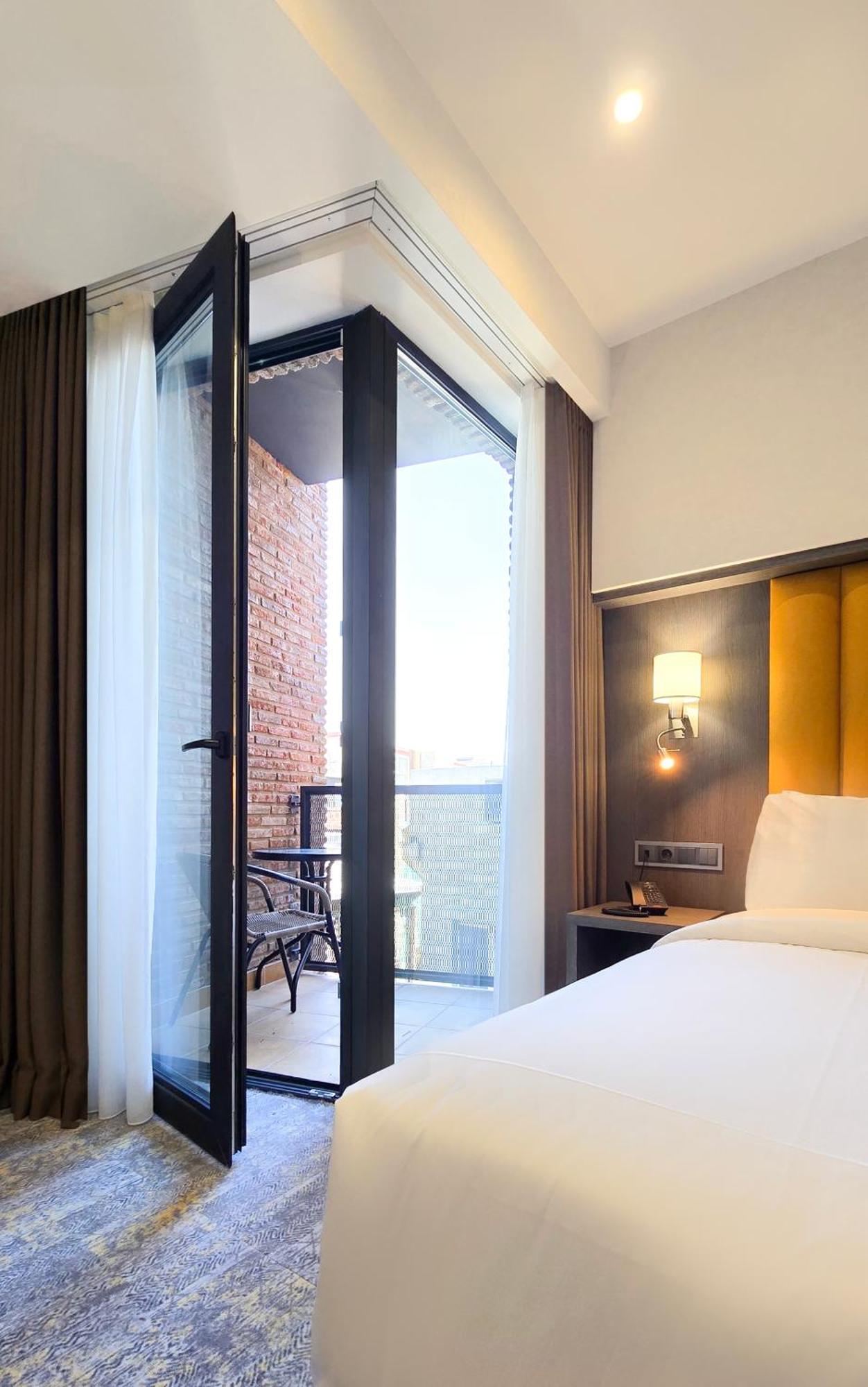 Griffin Hotel Тбилиси Экстерьер фото
