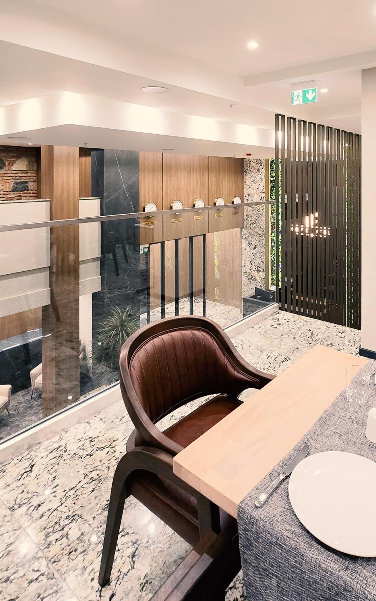 Griffin Hotel Тбилиси Экстерьер фото